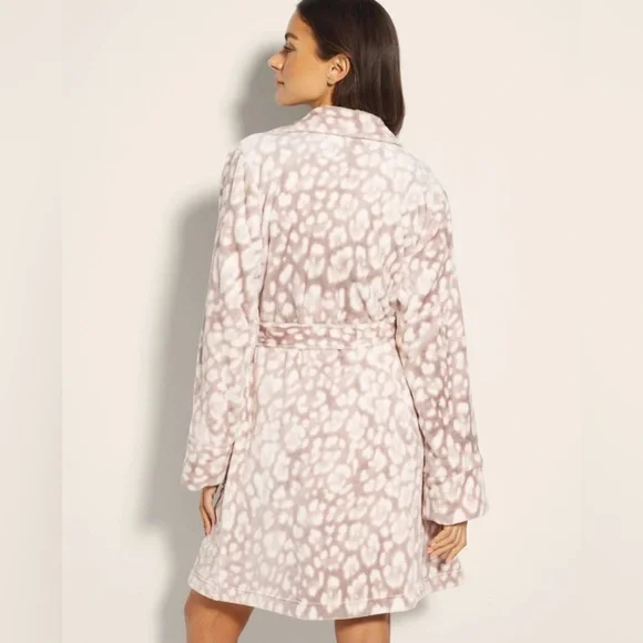 BNWT! Soma Plush Short Robe + fuzzy socks 2 packs💝
